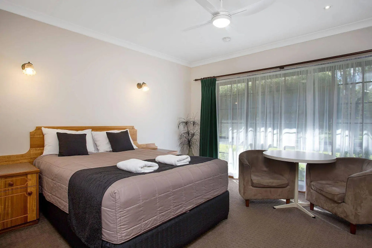 Manifold Motor Inn