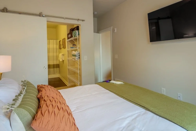 2 Bedrooms Apartment