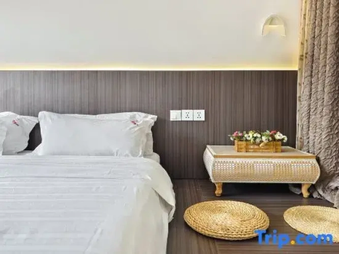 6 Bedrooms Villa