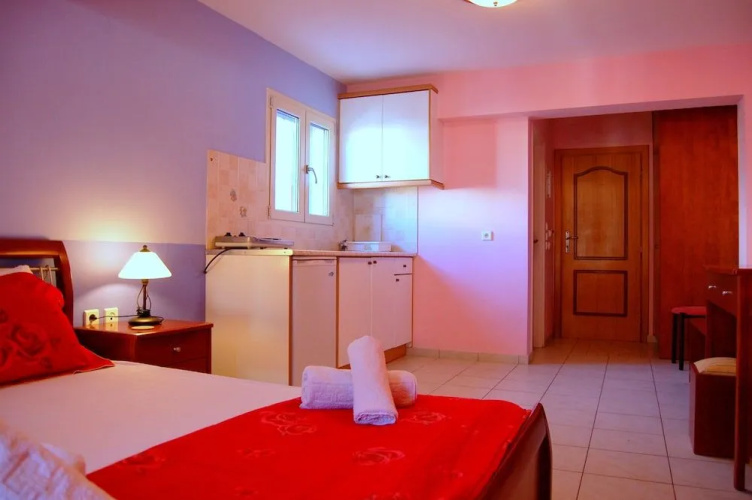 Alkyoni Studios & Apartments