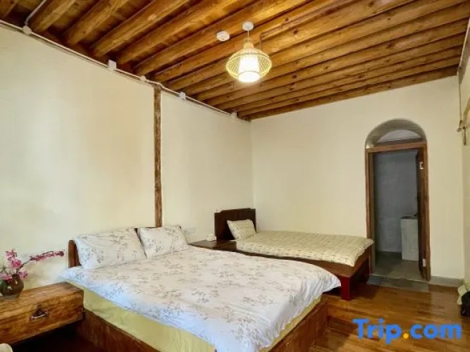 Standard Twin room with courtyard view