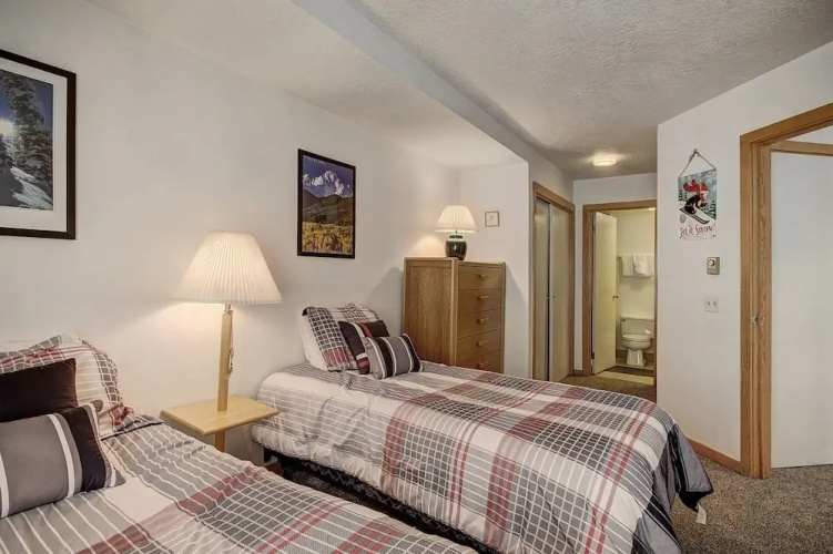 2062 The Pines 2 Bedroom Condo by RedAwning
