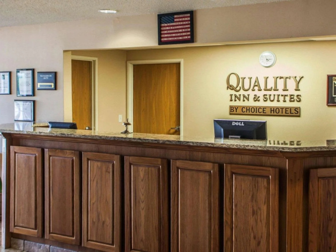 Quality Inn & Suites Eldridge Davenport North