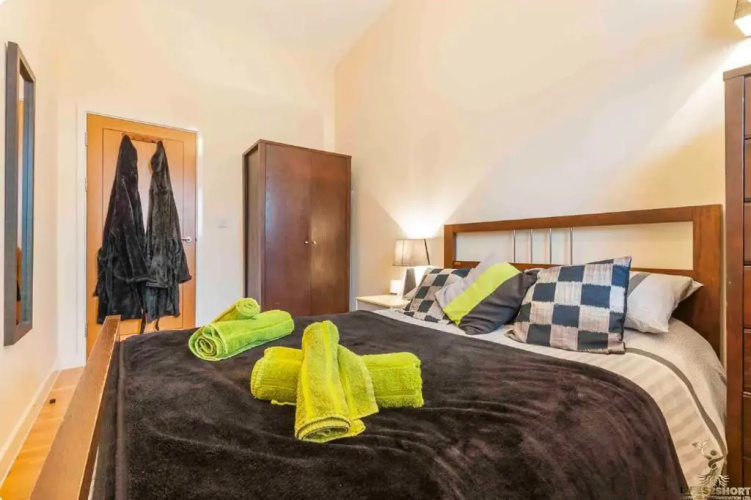 Smythen St, 2 bed apartment with balcony