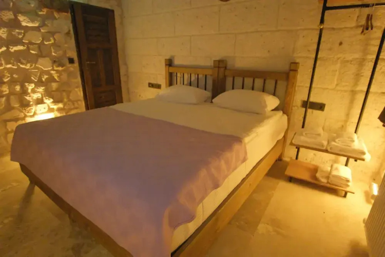 Euphoria Cave House