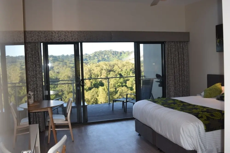 1 Bedroom Deluxe Studio with mountain view