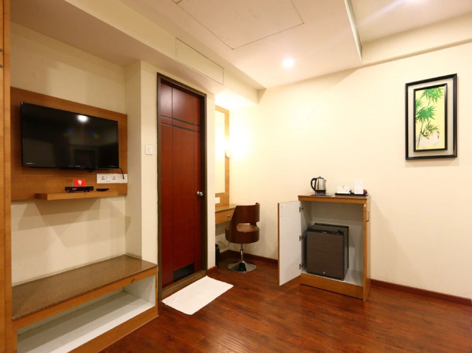OYO 8108 Adore Residency