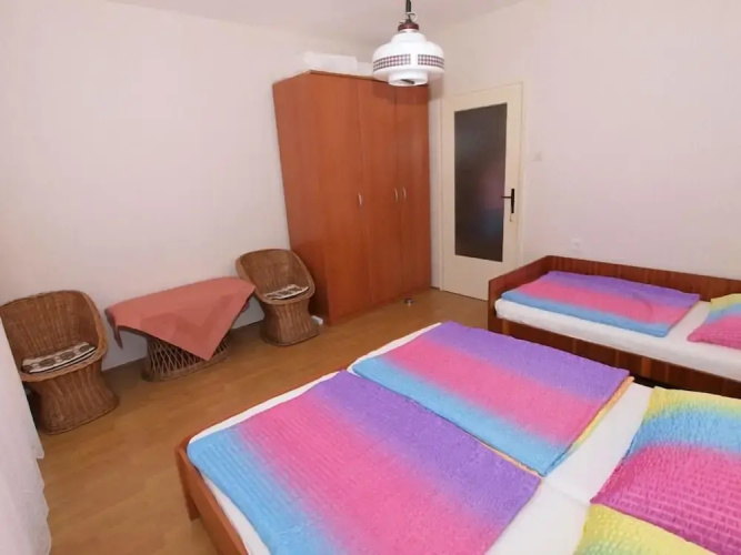 Apartment 712