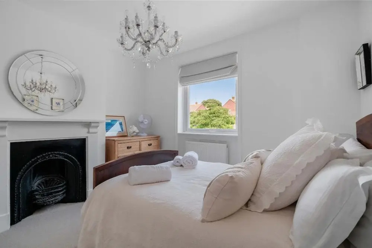 Host Stay Iris Cottage