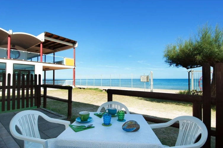 2 Bedrooms Apartment with sea view