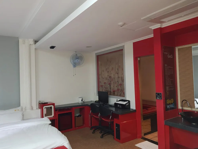 Thebay Hotel