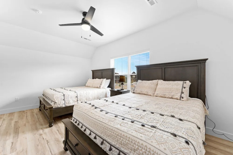 Cedar Shores 7 Bedroom Home by RedAwning