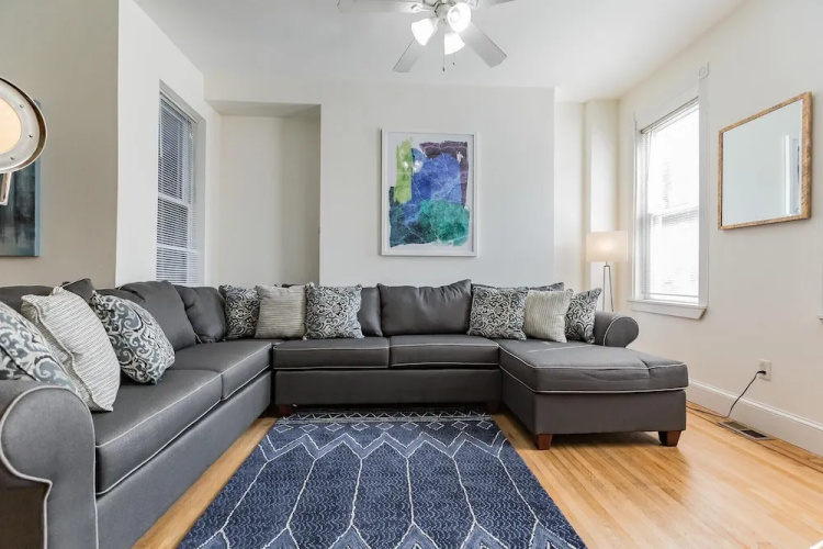 1215 E Columbia