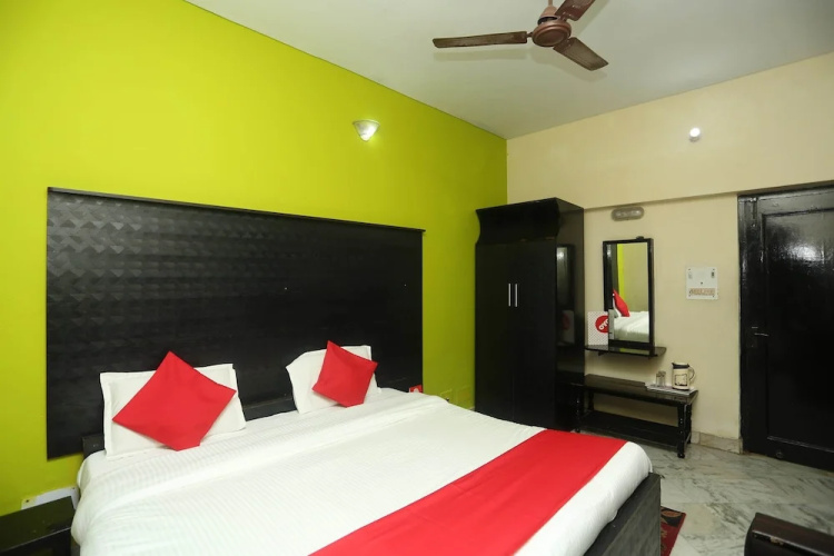 Gaurav Boarding House by OYO Rooms