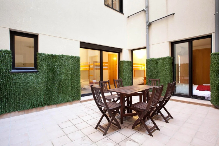 Large Guell Apartment