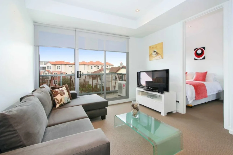 St Kilda Location and Style