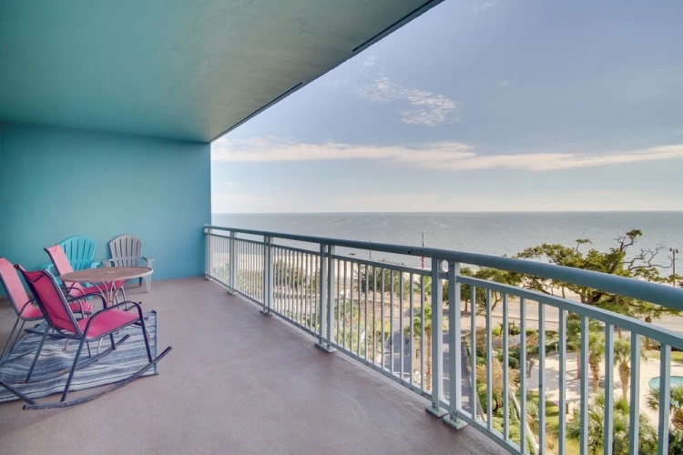 3 Bedrooms Apartment with balcony