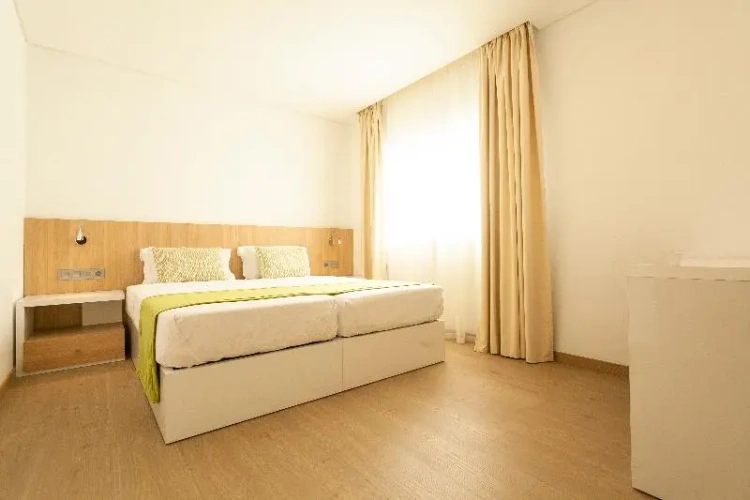 Standard Twin room with balcony