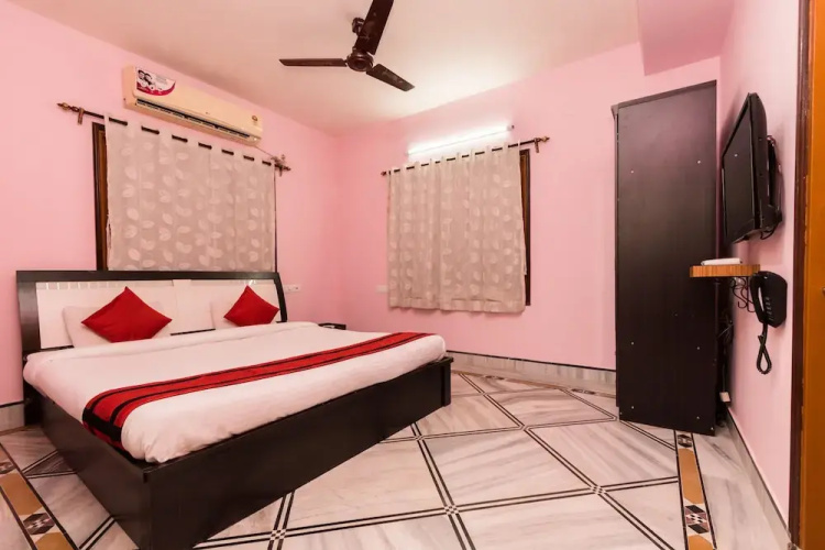 OYO 9000 The Syncretic Guest House