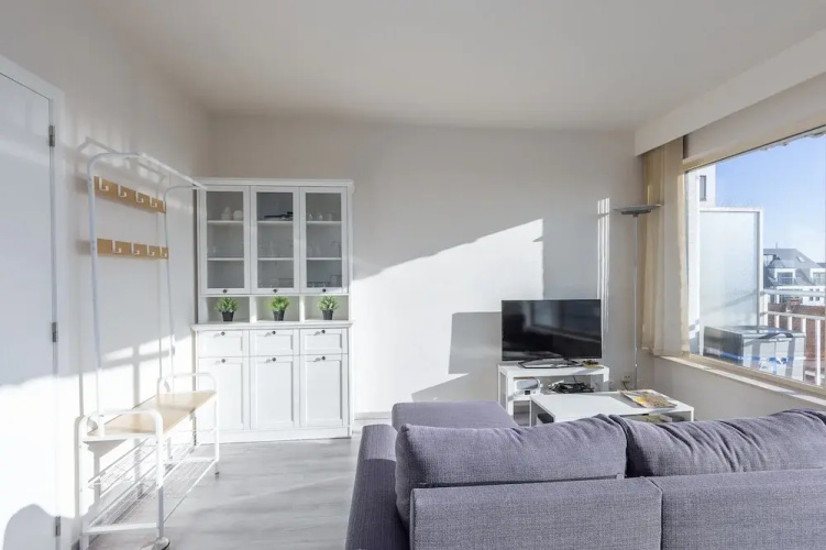 Modern, Renovated Studio With Open Views