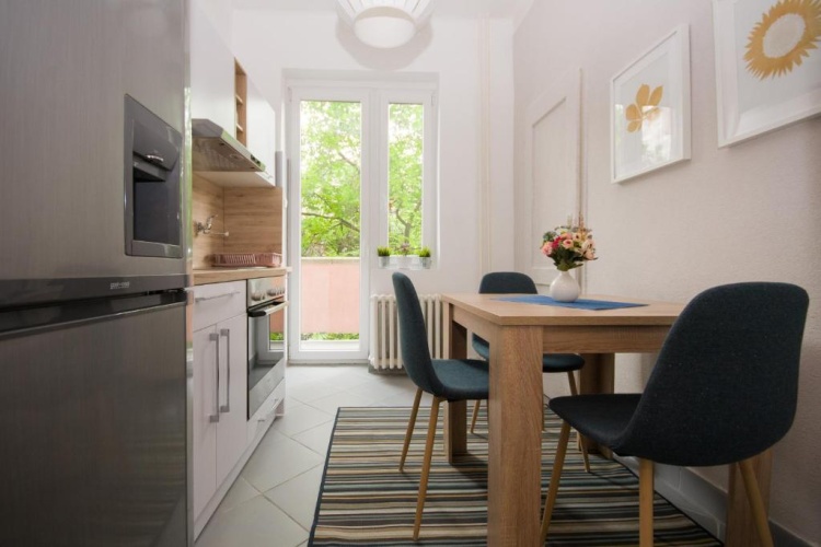 Apartment with garden view