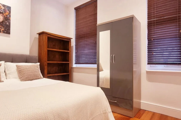 Elegant 2-bed Victorian Flat