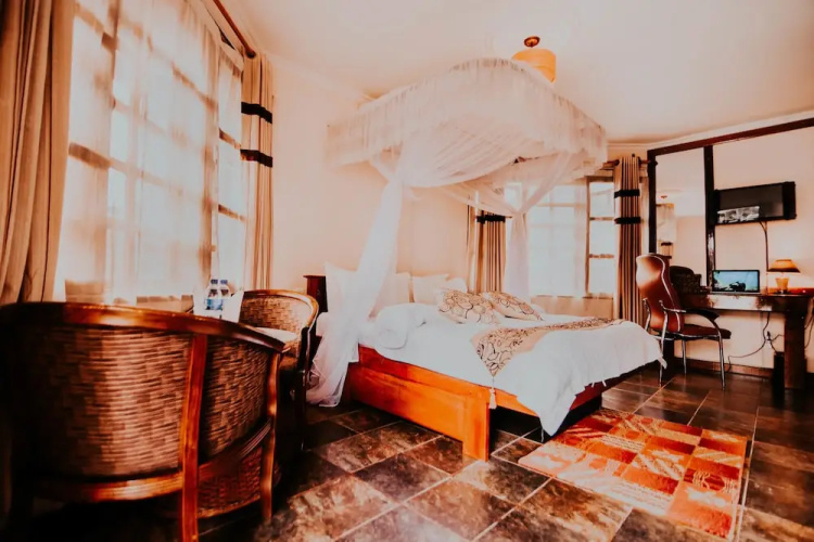 Happy Rhino Hotel