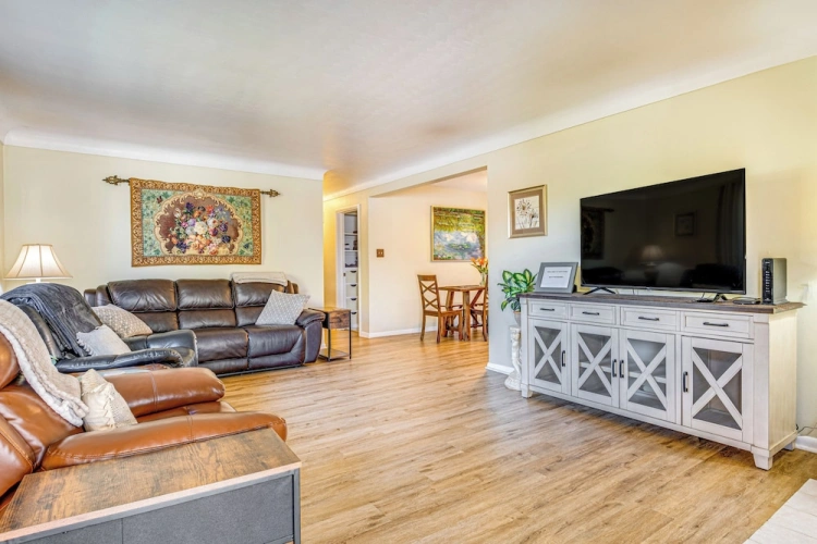 4 Bedrooms Cottage