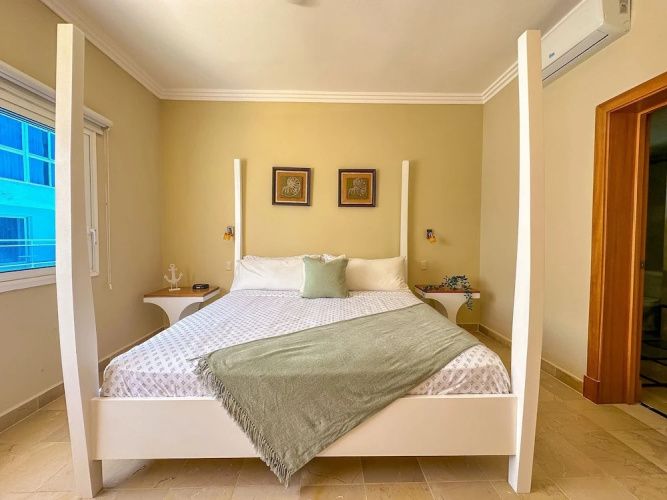 Fantastic beachfront 2 bedroom apartment