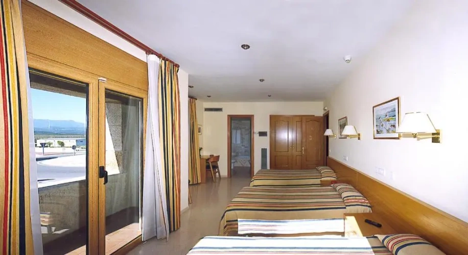Standard Triple room