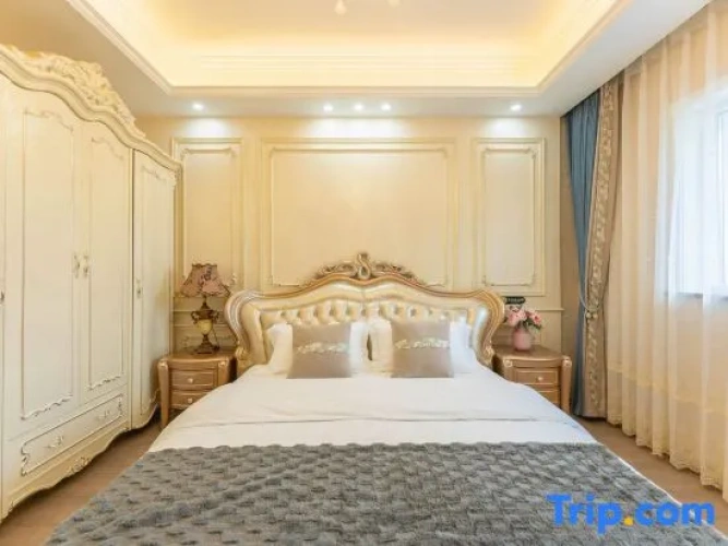5 Bedrooms Villa