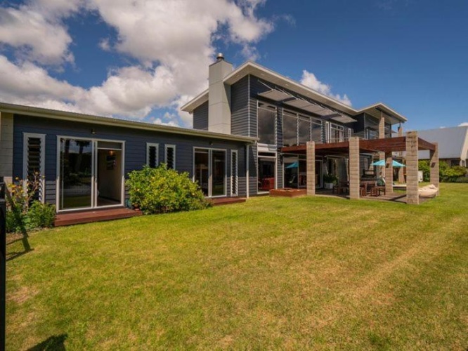 5 Bedrooms Cottage
