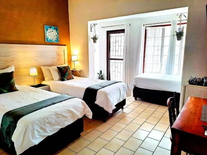 Standard Triple room