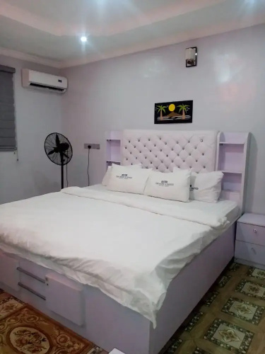 Tom hotel and suites