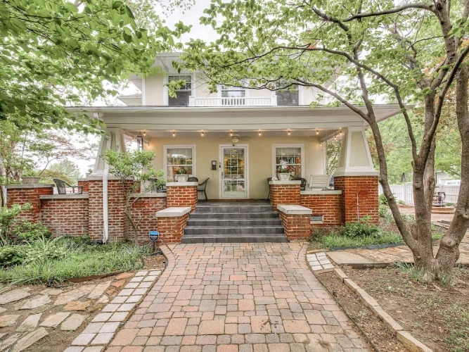 4 Bedrooms Cottage