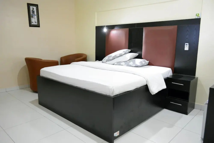 Golphins Suites and Hotels