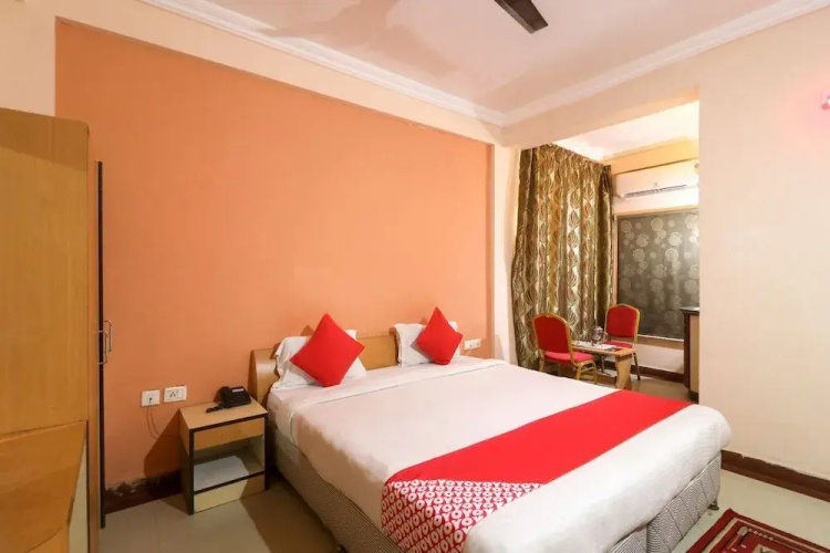 OYO Rooms CT Road 2