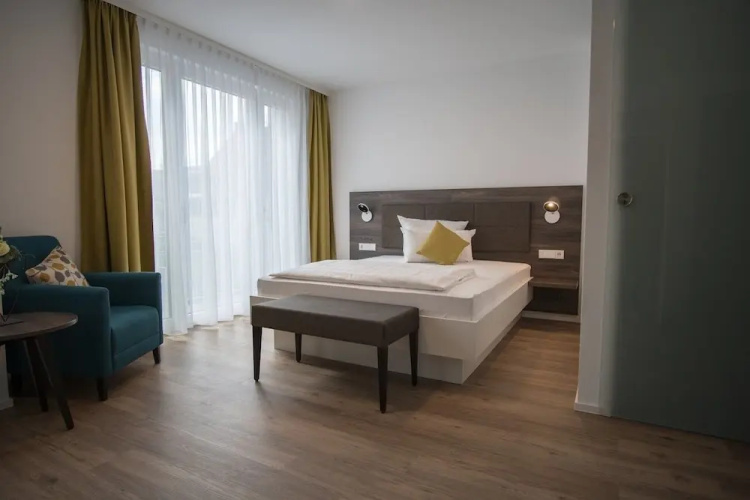 Hotel Wo Der Hahn Kräht