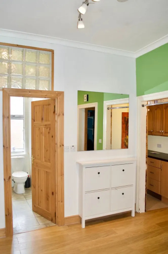 Cosy Two Bedroom Flat In Polwarth