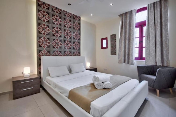 2 Bedrooms Apartment