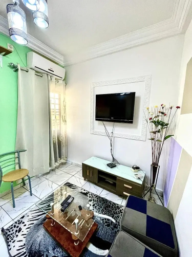 1 Bed Studio Sleeps 2 - Secure Parking, Central