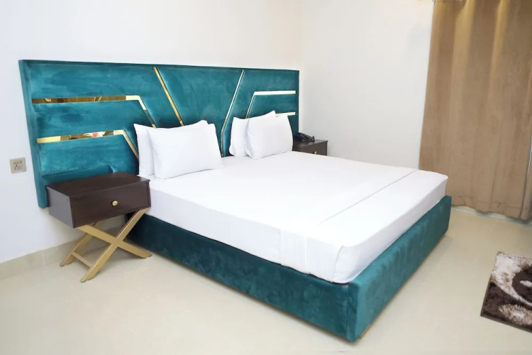 Royalton Inn Hotel