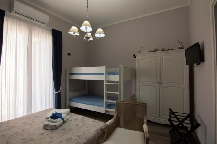 Standard Quadruple room