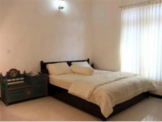 Hotel Savitri Country