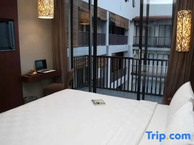 Deluxe Double room with pool view