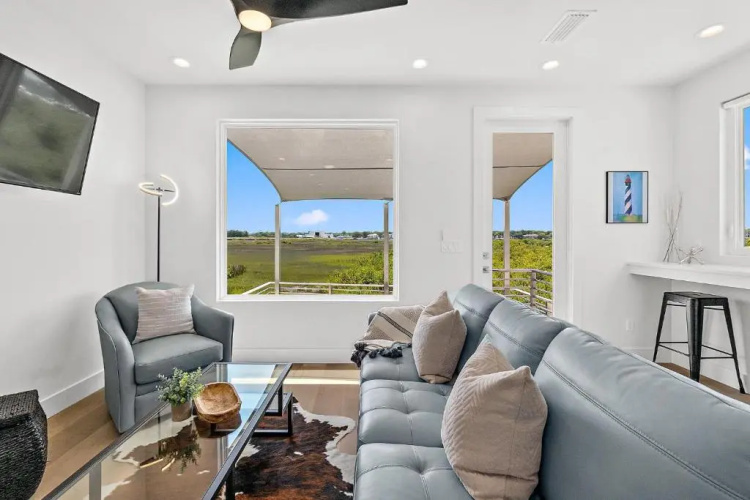 200 Riberia - Downtown Waterfront Luxury Home