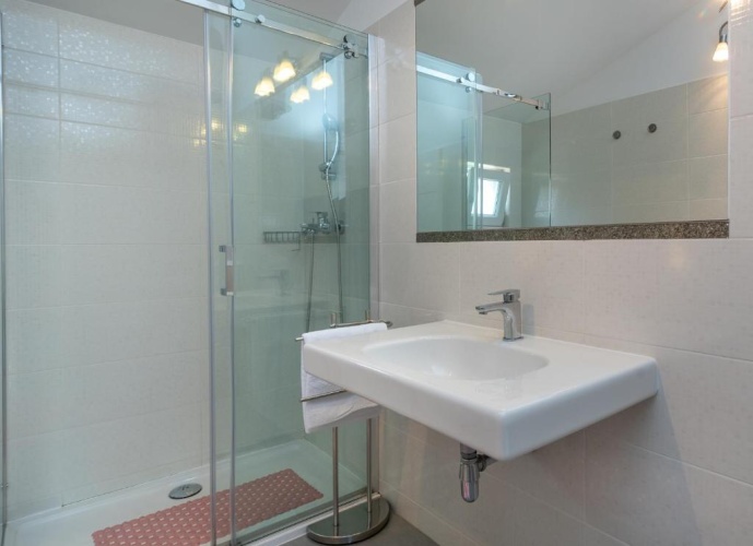 1 Bedroom Luxury Apartment with sea view