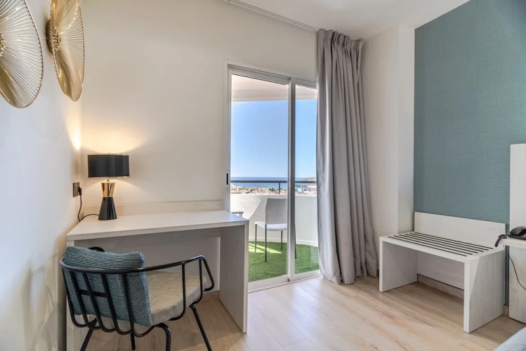 Deluxe Twin room with balcony and with sea view