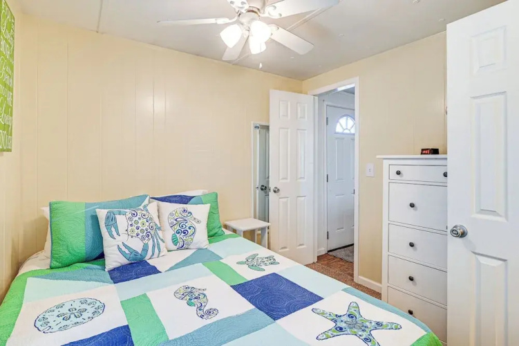 1 Mi to Surfside Beach: Coastal Cottage