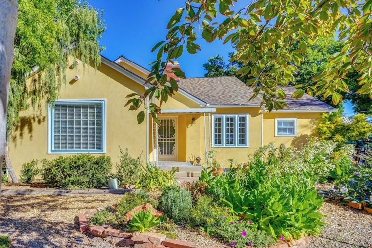4 Bedrooms Cottage